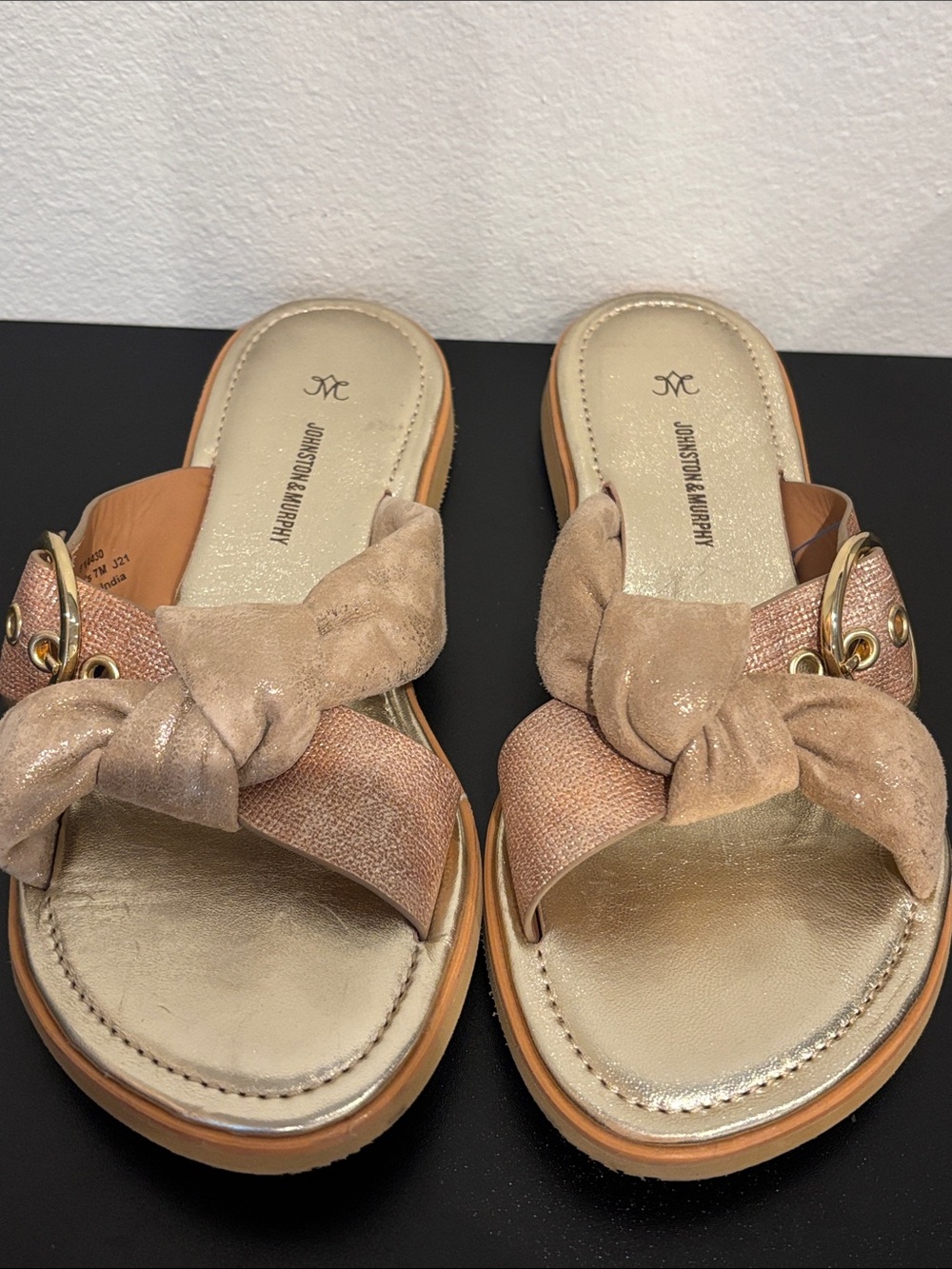 Johnston & Murphy Women's Metallic Gold-Tan Knotted Slide Sandals